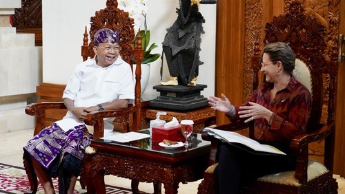 Konsul Jenderal Australia di Bali, Jo Stevens, bertemu dengan Gubernur Bali Wayan Koster di kantor Gubernur Bali, Kamis (8/5/2025).