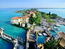 Sirmione, Kota Kecil yang Kacau Balau gegara Dibanjiri Turis