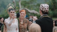 Luna Maya dan Maxime Bouttier dalam sebuah rangkaian acara nikah. (Foto: dok Instagram)