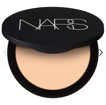 Makeup Hailey Bieber di Met Gala 2025