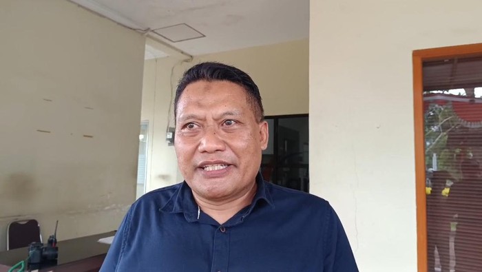 Manajer Humas dan Media PT GNE, Jaelani AP, saat ditemui media seusai jaksa menggeledah kantornya, Kamis (8/5/2025). (Ahmad Viqi/detikBali)