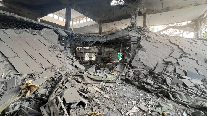 A general view of a damaged portion of a mosque, after it was hit by an Indian strike, in Muridke near Lahore, Pakistan May 7, 2025. REUTERS/Gibran Peshimam