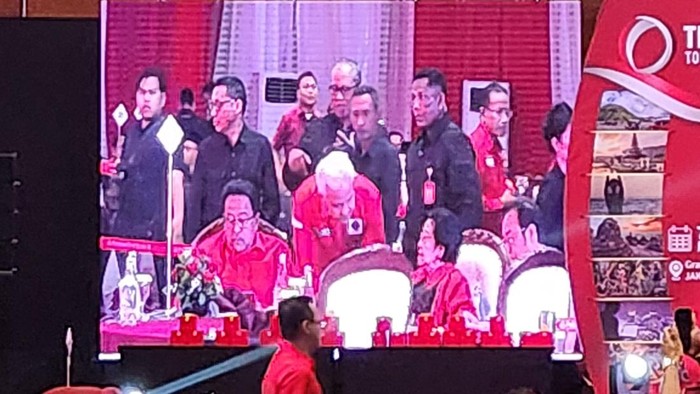 Presiden RI ke-5 sekaligus Ketum PDIP Megawati Soekarnoputri menghadiri penganugerahan Trisakti Tourism Award (Desa Wisata) 2025. Acara itu digelar di Puri Agung Grand Sahid Jaya Hotel.