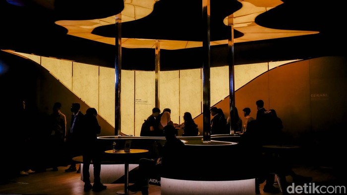 Melihat Pameran Inovasi dan Kolaborasi Arsitek Indonesia di Tangerang Sejumlah pengunjung memadati pameran arsitektur di ICE BSD City, Hall 5–7, Kamis (8/5/2025). ARCH:ID 2025 yang diprakarsai Ikatan Arsitek Indonesia (IAI) kembali digelar untuk edisi kelimanya pada 8–11 Mei 2025.