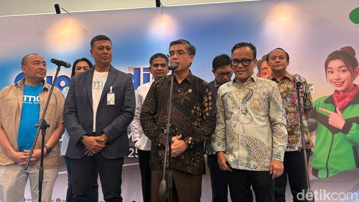Menteri Ketenagakerjaan Yassierli dalam acara diskusi publik di Plaza BPJAMSOSTEK Kuningan, Jakarta Selatan, Kamis (8/5/2025).