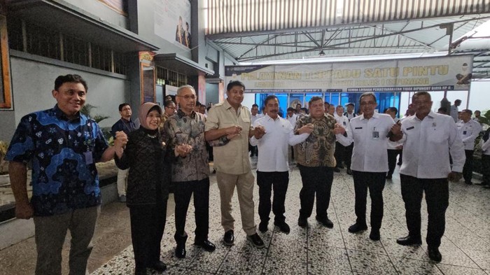Menteri PKP Maruarar Sirait bertemu Menteri Imipas Agus Andrianto di Lapas Cipinang Kelas I Cipinang, Jakarta