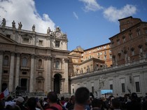 Video Asap Putih Mengepul, Kardinal Telah Memilih Paus Baru