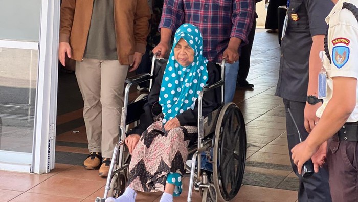Nenek Asyah dibawa pulang usai mendapatkan penanganan di rumah sakit