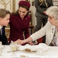 Langkah ini dinilai sebagai bagian dari strategi Pangeran William dan Kate Middleton dalam mempersiapkan George menghadapi masa depan sebagai pemimpin. Menurut pengamat kerajaan, pasangan tersebut secara hati-hati memperkenalkan George pada tugas-tugas kerajaan, sambil tetap menjaga keseimbangan kehidupan pribadinya yang masih kanak-kanak.  Foto: dok. Instagram @princeandprincessofwales