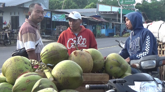Pasar kelapa di Lumajang