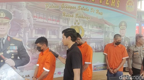 Pencuri motor kurir paket di Ubud ditampilkan saat rilis kasus di Polres Gianyar, Kamis (8/5/2025).