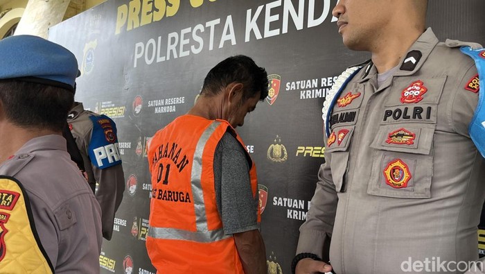 Polisi menangkap penumpang yang menikam sopir travel hingga tewas di Kendari.