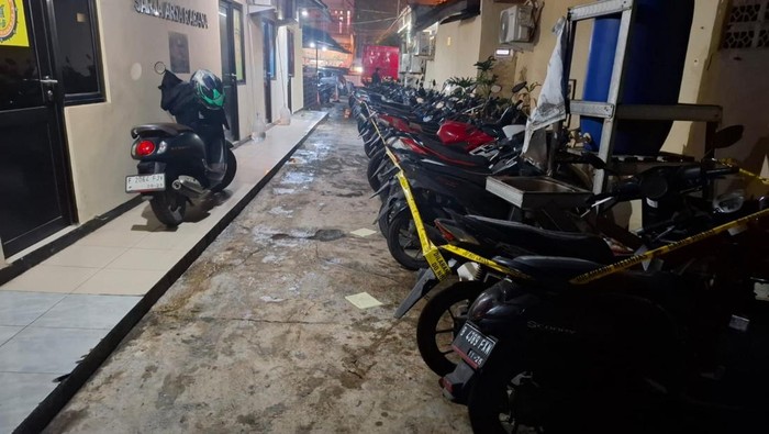 Polisi menggerebek markas mata elang di Bogor.