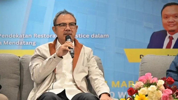 Prof Nur Basuki