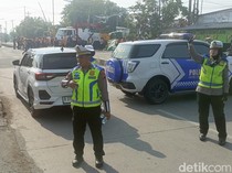 Evakuasi Truk Tertabrak KA di Kaligawe Semarang, Lalu Lintas Dialihkan