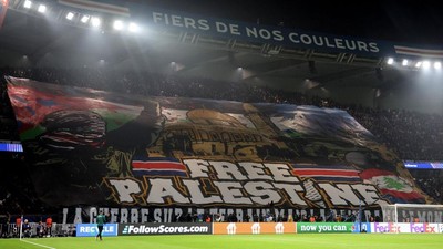 5 Tifo Keren PSG, Termasuk Dragon Ball dan Free Palestine
