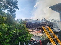 Rumah Bekas Notaris di Palembang Terbakar, Diduga ODGJ Bakar Sampah