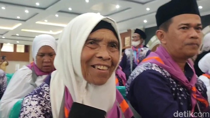 Salah seorang calon jemaah haji asal Tasikmalaya.