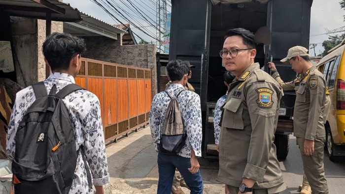 Satpol PP KBB ciduk pelajar bolos sekolah