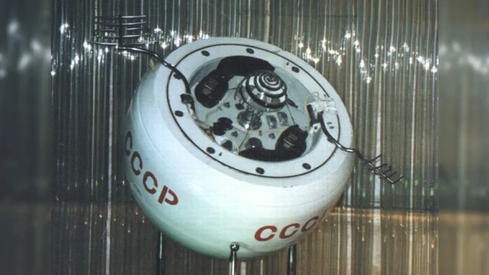Sebuah replika wahana antariksa Venera 7 milik Uni Soviet, yang mirip dengan Kosmos 482, wahana pendarat Venus diperkirakan akan jatuh kembali ke Bumi pada atau sekitar tanggal 10 Mei 2025.