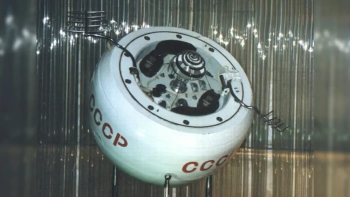 Sebuah replika wahana antariksa Venera 7 milik Uni Soviet, yang mirip dengan Kosmos 482, wahana pendarat Venus diperkirakan akan jatuh kembali ke Bumi pada atau sekitar tanggal 10 Mei 2025.