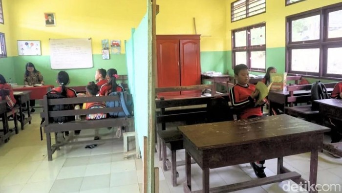 Sekolah di Lepak Aru, Bulungan, Kaltara yang dua kelasnya dijadikan satu.