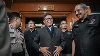 Sidang tersebut beragendakan mendengarkan keterangan dua orang saksi yaitu staf pribadi Hasto Kristiyanto, Kusnadi dan petugas keamanan Kantor DPP PDI Perjuangan Nur Hasan.