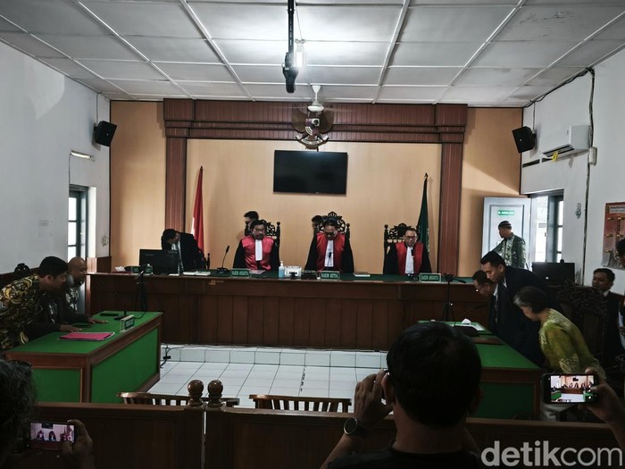 Sidang perkara gugatan wanprestasi esemka di Pengadilan Negeri Solo, Kamis (8/5/2025).