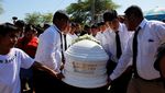 Suasana Duka Pemakaman Pekerja Tambang Korban Penculikan di Peru
