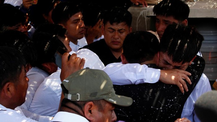 Warga Piura berduka atas kematian Darwin Cobenas, pekerja tambang yang dibunuh usai diculik penambang ilegal di Peru bulan lalu.
