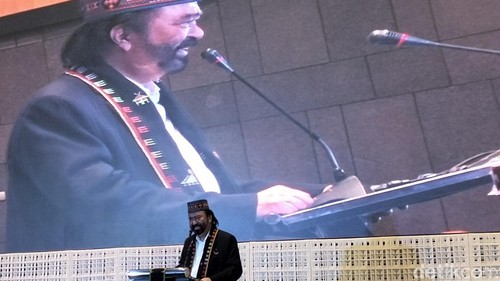 Surya Paloh  berpidato pada pembukaan Rapat Kerja Wilayah (Rakerwil) DPW Nasdem NTT  Labuan Bajo, Manggarai Barat, NTT, Kamis (8/5/2025).