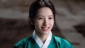 Sementara Bona (menggunakan nama aslinya Kim Ji Yeon) kebagian peran karakter bernama Yeo Ri.