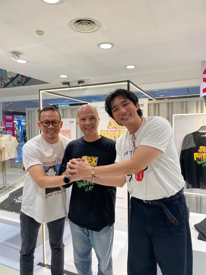 Kolaborasi Matahari dengan The Rolling Stones dalam merchandise kaos.