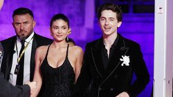Kemesraan Timothee Chalamet dan Kylie Jenner Kemesraan Timothee Chalamet dan Kylie Jenner