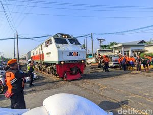 Evakuasi Truk Vs KA Harina di Kaligawe Semarang Kelar, Lalin Normal