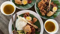 Nasi ayam Kedewatan Ibu Mangku
