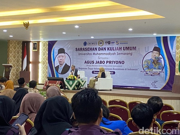 Wakil Menteri Sosial Agus Jabo Priyono di Universitas Muhammadiyah Semarang (Unimus), Kamis (8/5/2025).