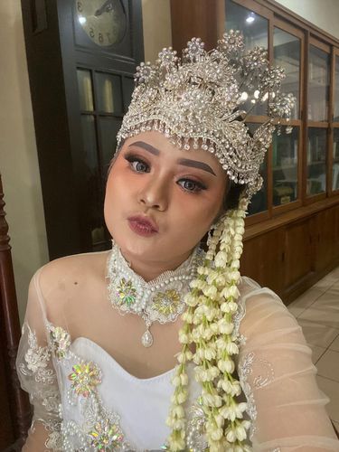 Wanita ini curhat ada anggota keluarga yang mengubah susunan acara pernikahannya.