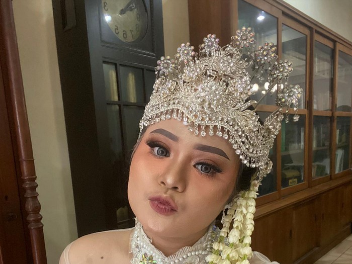 Wanita ini curhat ada anggota keluarga yang mengubah susunan acara pernikahannya.