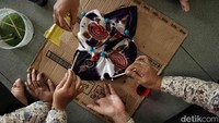 Selain praktik langsung, peserta juga mendapatkan pemahaman tentang sejarah dan filosofi Batik Koja—bagian dari budaya Betawi yang mulai jarang dikenal generasi muda.