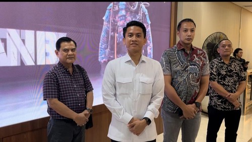 Adik Ipar Jokowi (paling kiri) di Baresrkim Polri