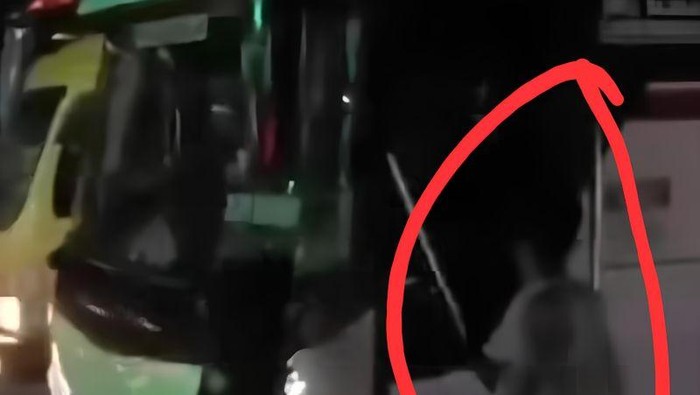 Viral Aksi Perusakan Bus di Jalan Raya Serang, Polisi Selidiki