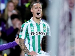Kemudian Antony memastikan Betis lolos lewat assist-nya di babak tambahan. Ia membantu Abde Ezzalzouli bikin gol, membuat Betis menyamakan skor menjadi 2-2 atas Fiorentina. (Foto: Giuseppe Maffia/NurPhoto via Getty Images)