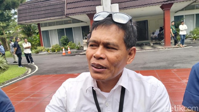 Asisten II Setda NTB Lalu Moh. Faozal, Jumat (9/5/2025). (Ahmad Viqi/detikBali).