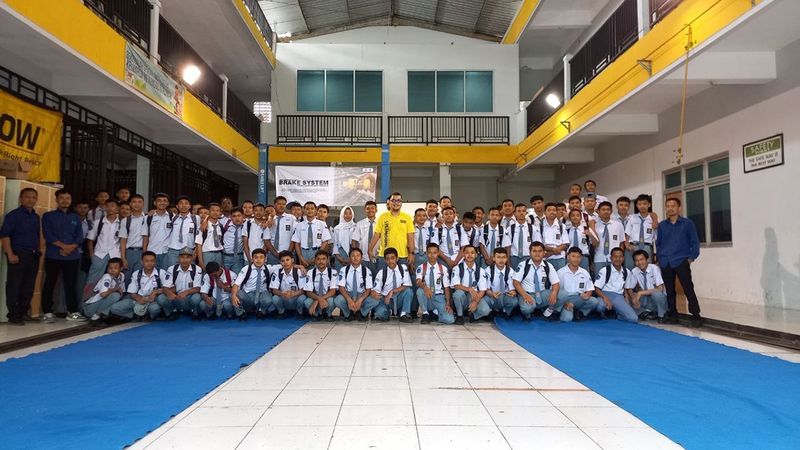 Autochem menggelar program 'Autochem Mengajar'.