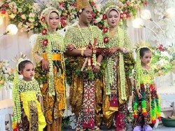 Viral Pernikahan di Madura Bikin Bingung, Ada 2 Pengantin Wanita di Pelaminan