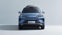 BYD Sealion 07 DM-i dilengkapi dengan sistem plug-in hybrid DM generasi terbaru. Sistem itu menawarkan jangkauan listrik murni sejauh 150 km, tanpa menenggak setetes bensin pun. Sementara saat tangki bahan bakar dan baterainya penuh, mobil itu bisa menjangkau jarak hingga 1.320 km dengan konsumsi bahan bakar 4,7 liter per 100 km. Foto: Dok. BYD