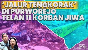Dihantam Truk Angkot Berisi Rombongan Guru SD Asal Jawa Tengah Ringsek