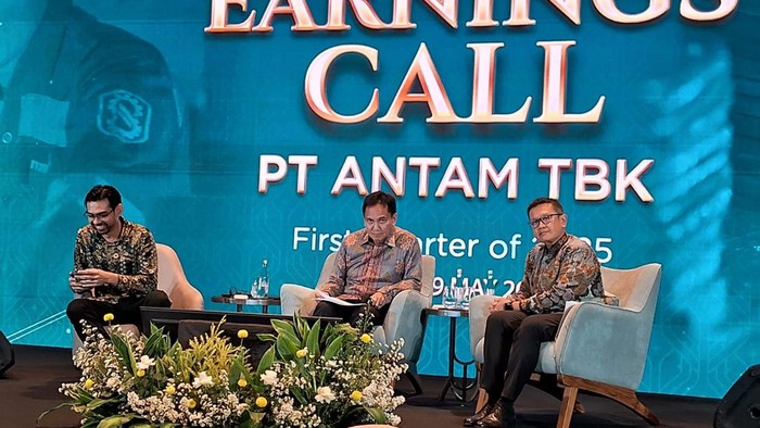 Direktur Utama ANTM Nicolas D. Kanter dalam konferensi persnya di 25hours Hotel, Jakarta, Jumat (9/5/2025).