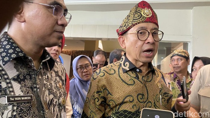 Menteri Kebudayaan Republik Indonesia Fadli Zon di Museum Ronggowarsito, Kecamatan Semarang Barat, Jumat (9/5/2025).